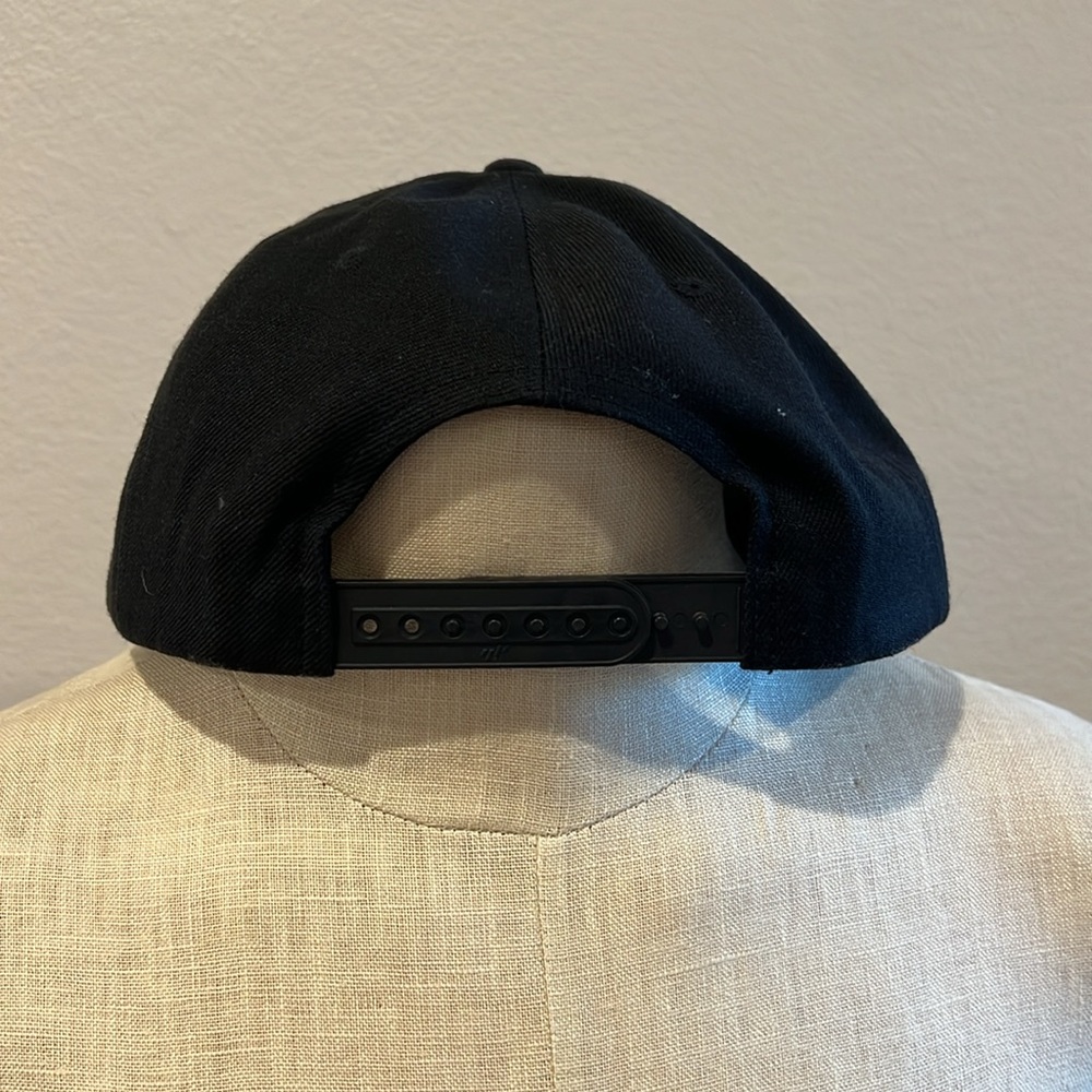 Snapback hat - Picture 2 of 3